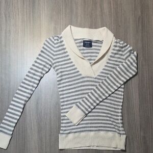 American Eagle Outfitters Y2K Gray and Cream Striped Shawl Neck Sweater